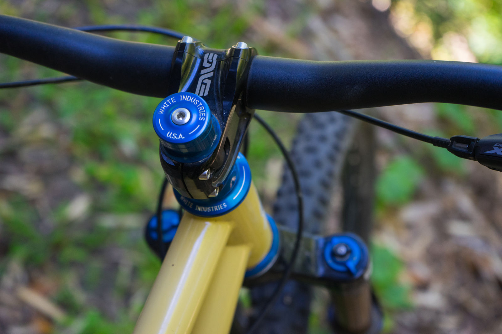 Blue headset and stem on the yellow hardtail